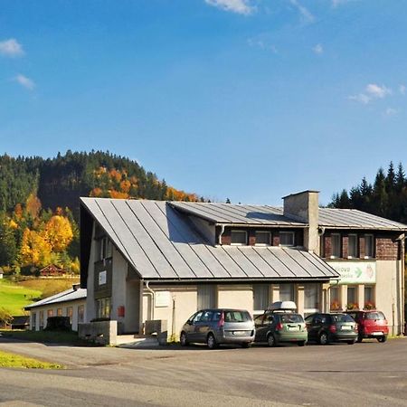 Pod Javorem Hotel Velke Karlovice Exterior photo