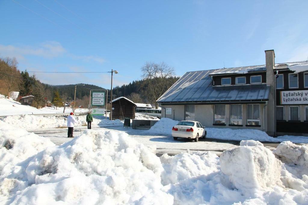 Pod Javorem Hotel Velke Karlovice Exterior photo